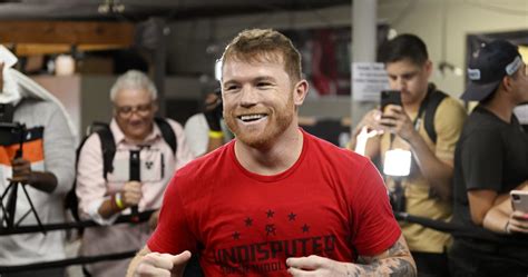 Canelo Alvarez: Floyd Mayweather Jr. 'Would Never Beat Me' If We Fou.